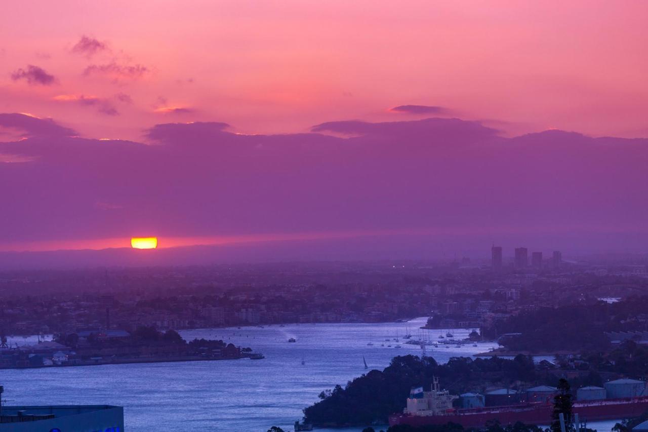 Meriton Suites North Σίδνεϊ Εξωτερικό φωτογραφία Sunset over the Hudson River