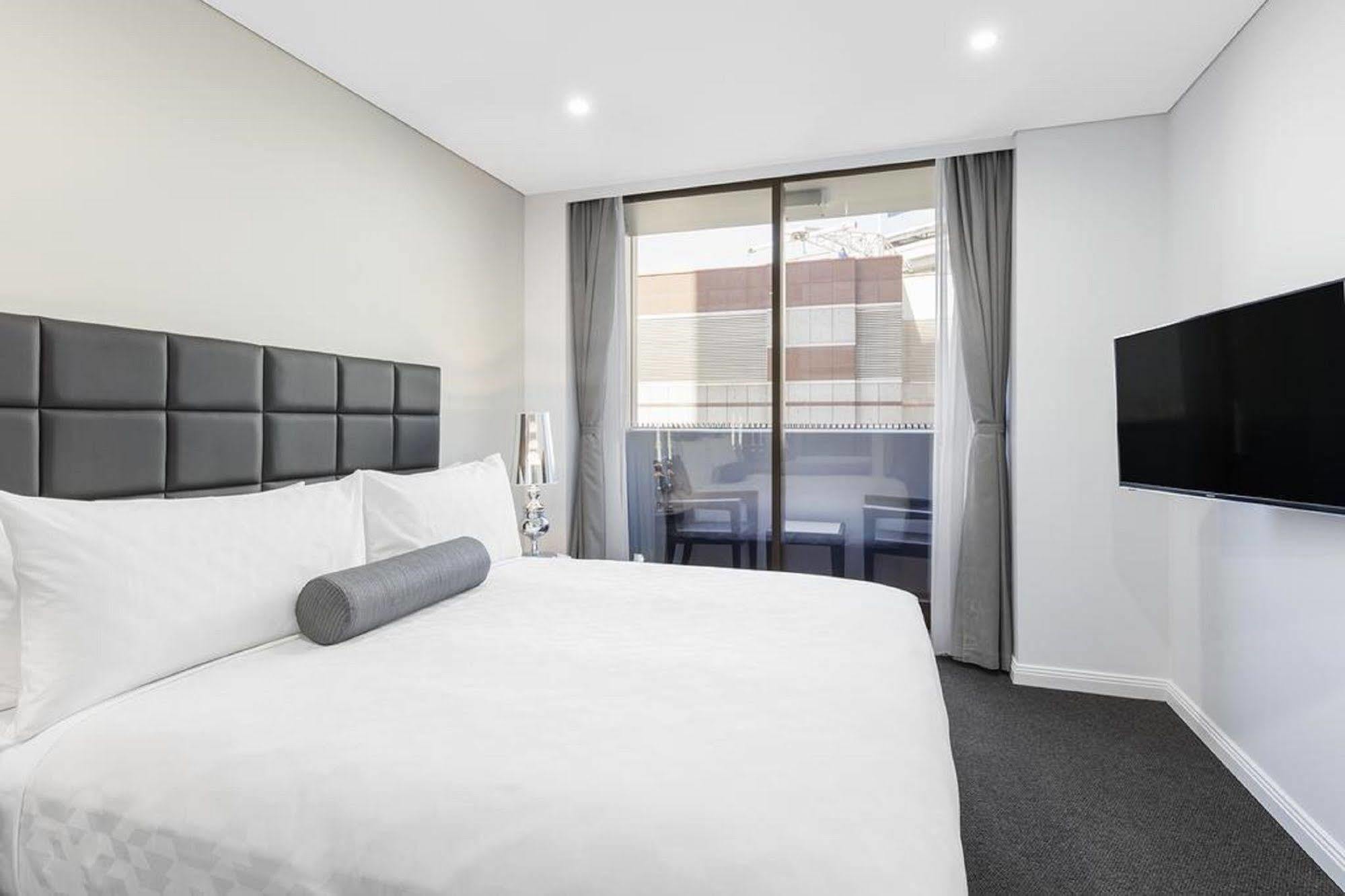 Meriton Suites North Σίδνεϊ Εξωτερικό φωτογραφία A bedroom at the hotel