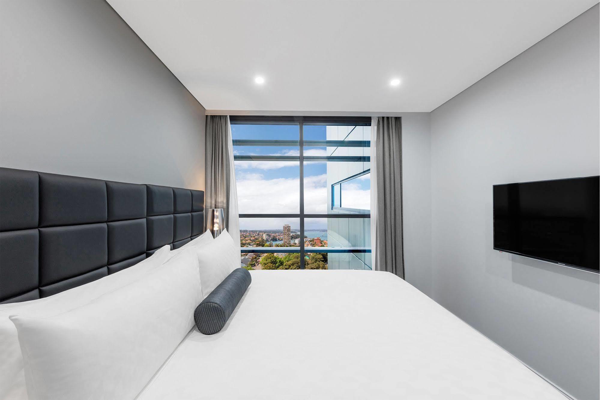 Meriton Suites North Σίδνεϊ Εξωτερικό φωτογραφία A bedroom at the hotel