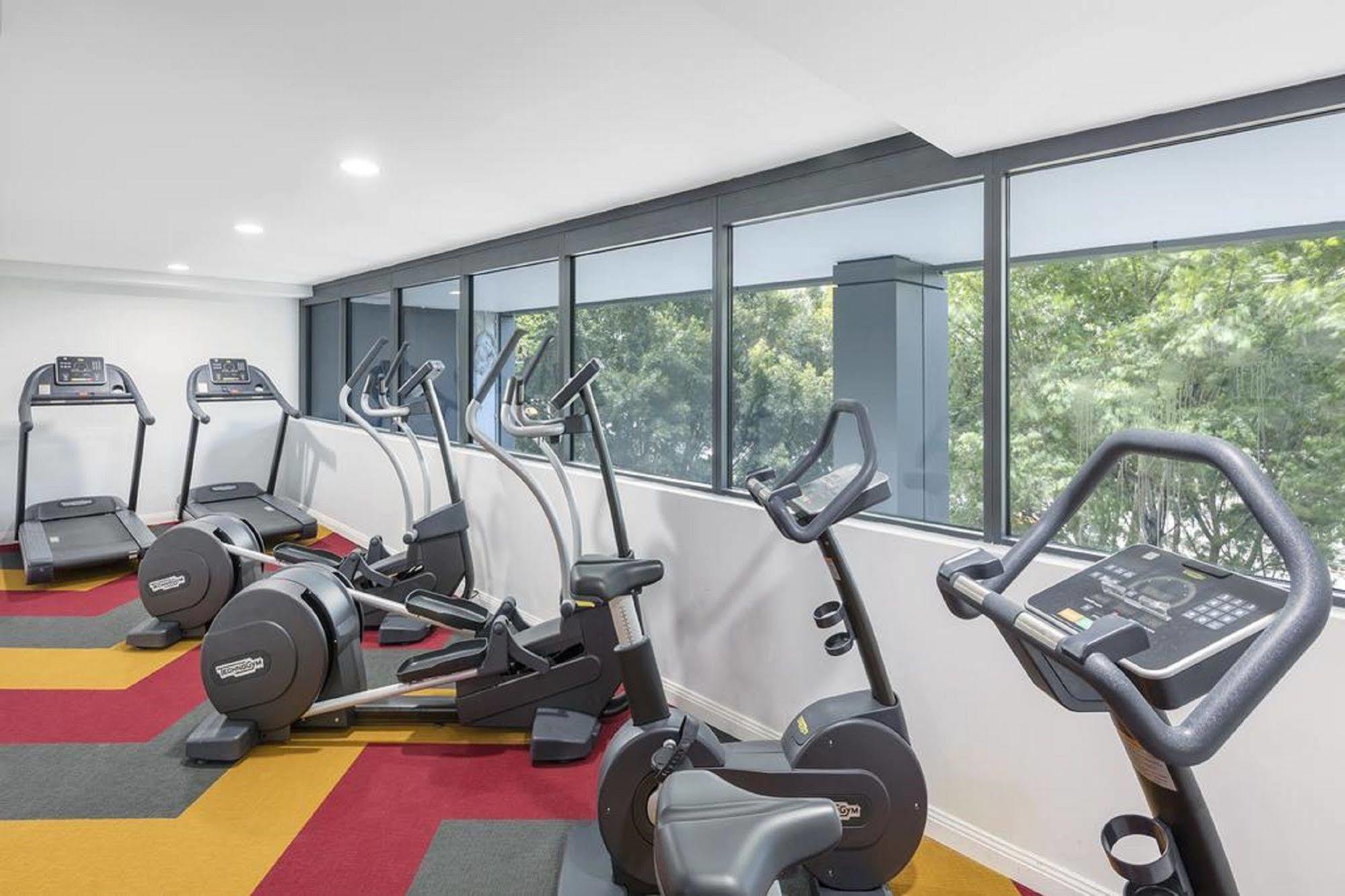 Meriton Suites North Σίδνεϊ Εξωτερικό φωτογραφία The gym at the hotel